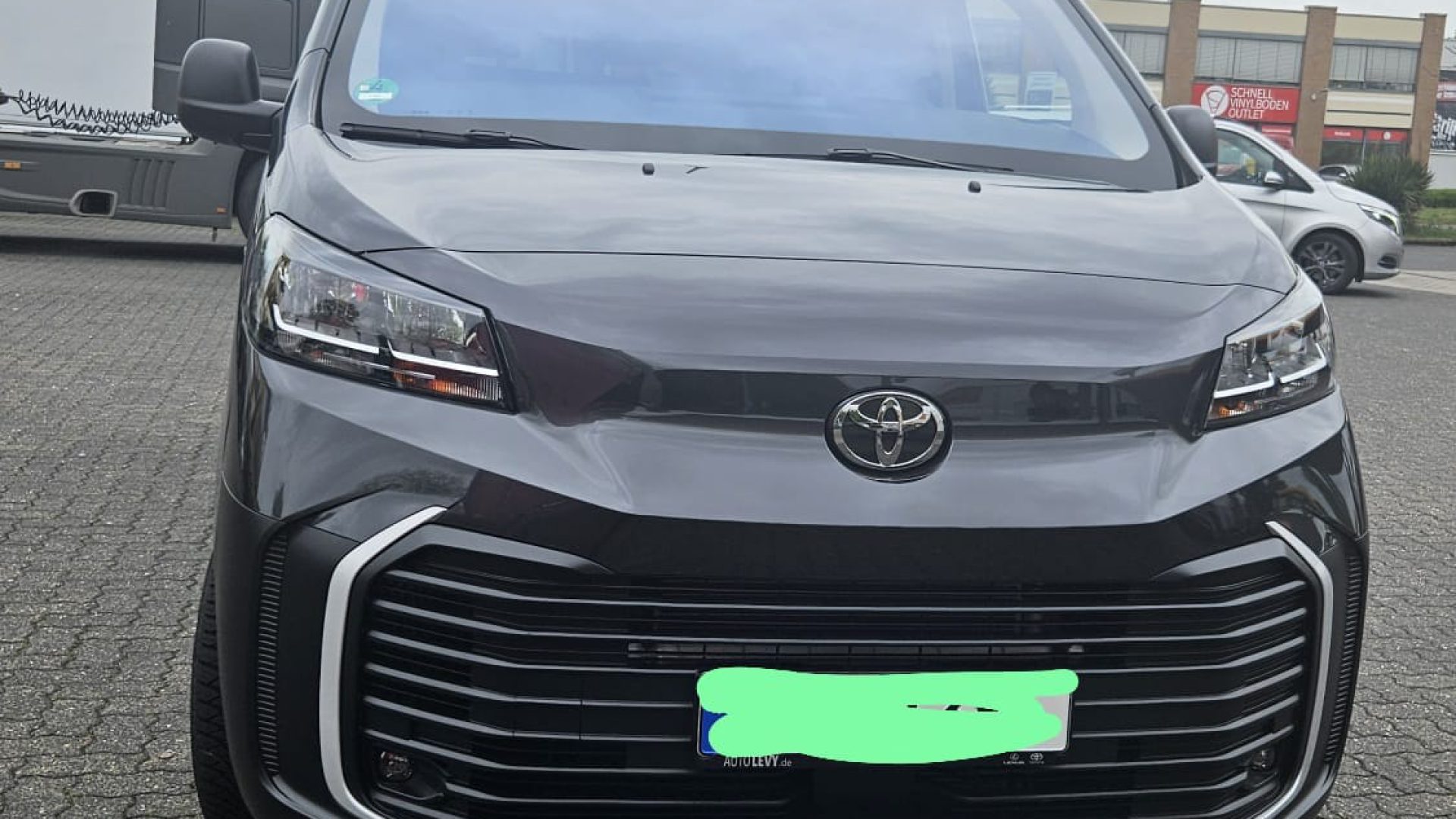 9-sitzer_toyota_1